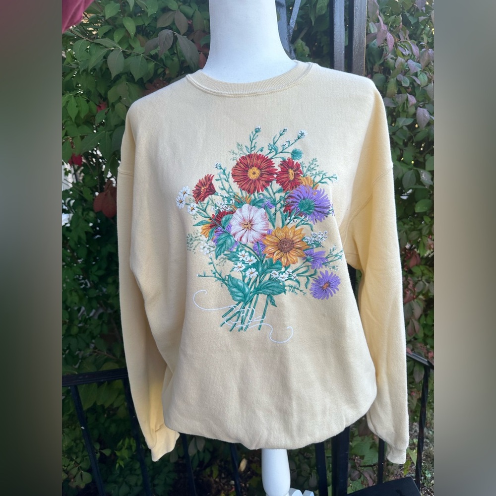 Jerzees Yellow flower crewneck Sweatshirt